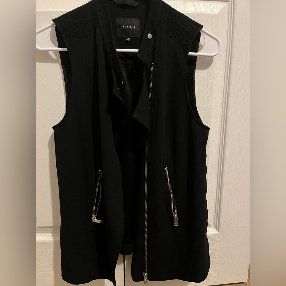 Babaton Black Sleeveless Vest with Zipper Pockets